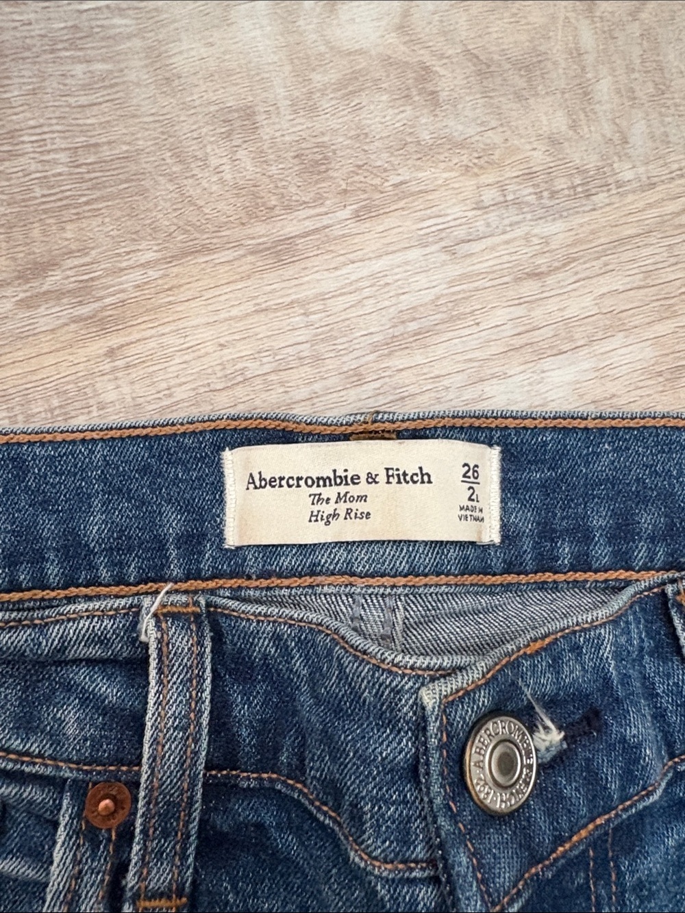 Abercrombie & Fitch Mom High-Rise Jeans in Indigo - Picture 2 of 3